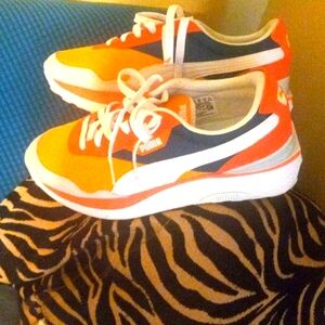 Sunset Platform Pumas